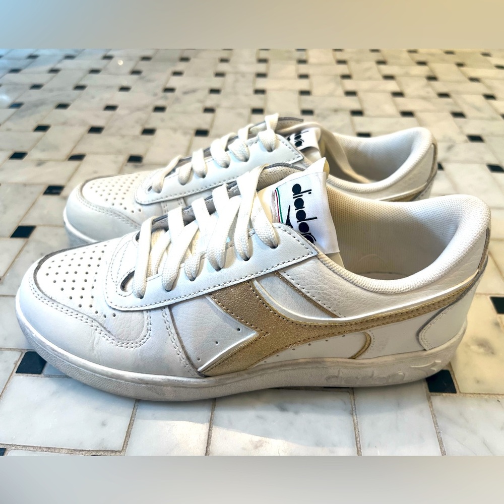 Diadora sneakers size 7